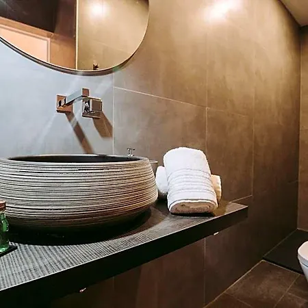 19 Tile Ceramic Concept - By Unlock بيت ضيافة كالداس دا راينها